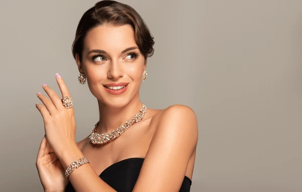 girl-wearing-gold-jewelry-14k-whitegold