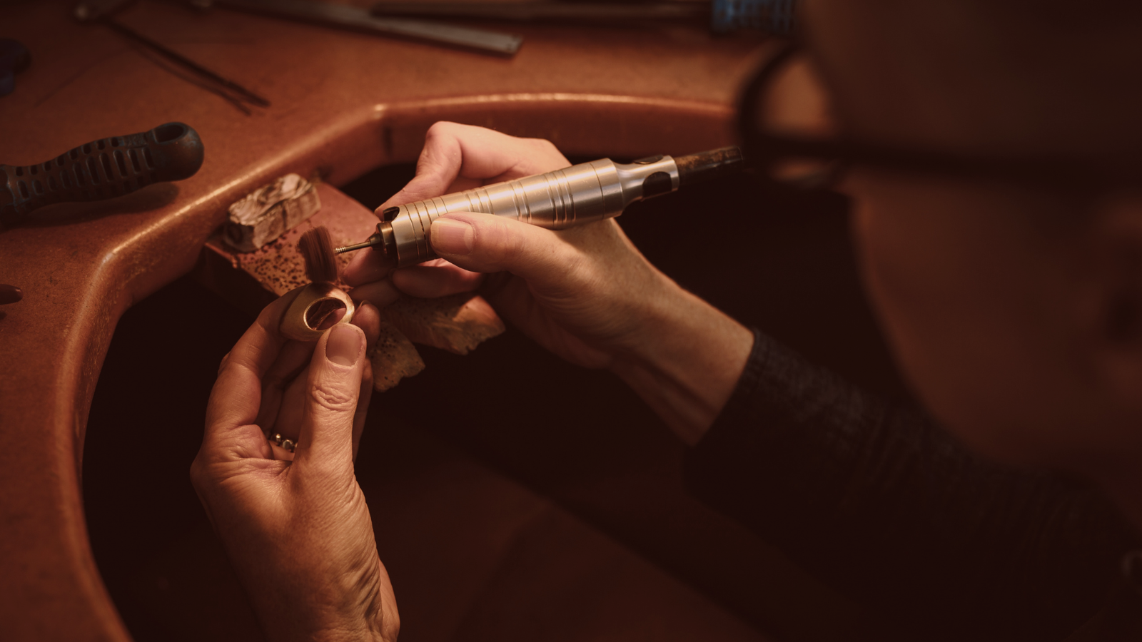 professional-jeweler-polishing-custom-gold-ring-bench-tool